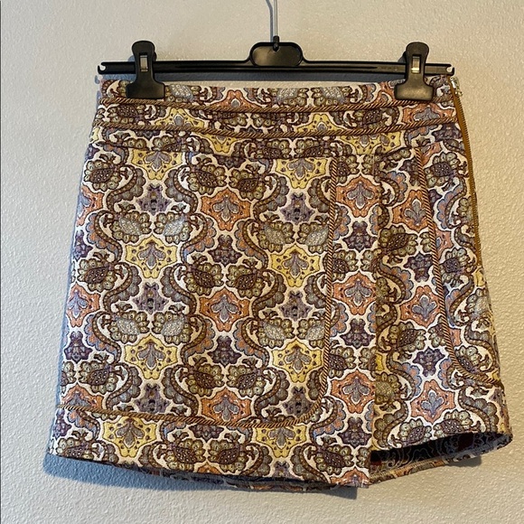 For Love & Lemons - Ivory w/ Multicolor Paisley Jacquard Mini Skirt Sz L - Picture 1 of 4